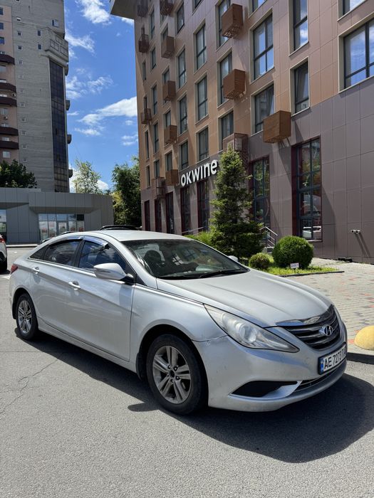 Hyundai Sonata YF 2014 • 2.0 Газ • Автомат