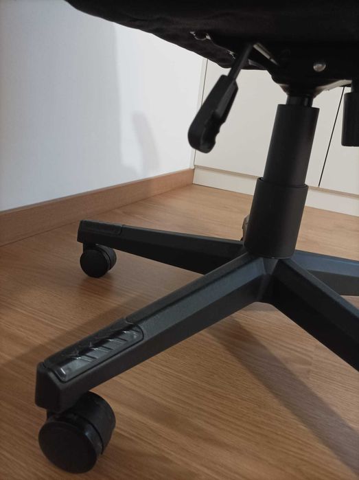 Cadeira Gaming COMO NOVA – Super Confortável