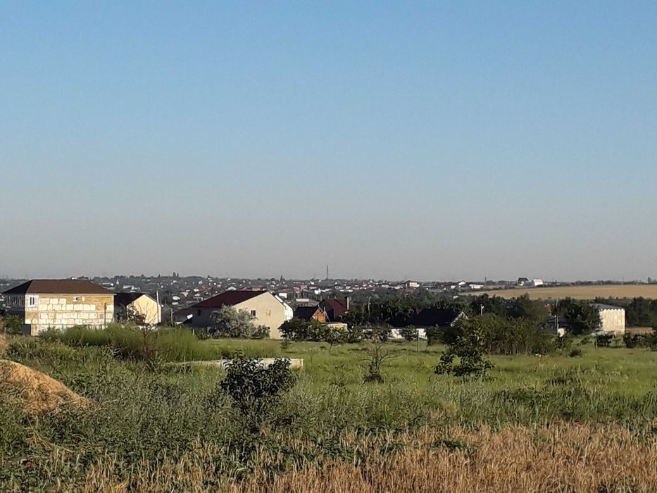 Продам    ділянку 50 соток з гарною локацією та  сонячним освітленням