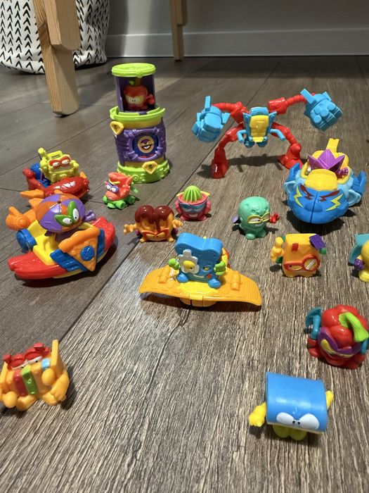 Zestaw figurek i pojazdów Super Zings