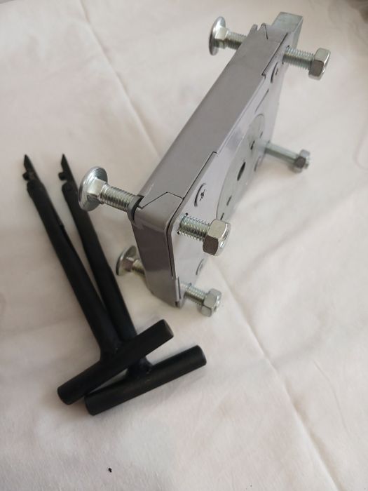 Замок гаражний  накладний універсальний