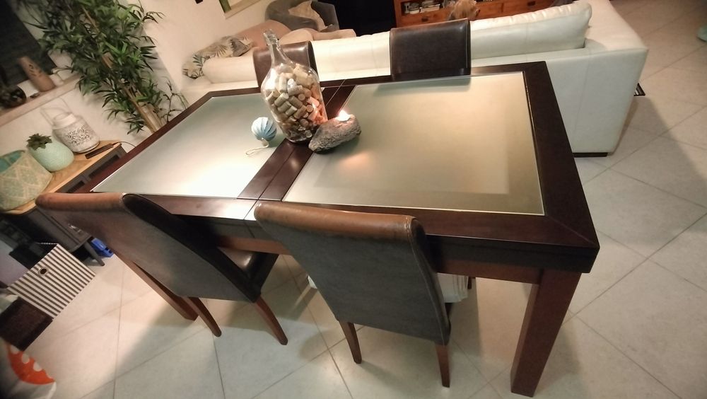 Mesa de Jantar de cerejeira com vidro fosco