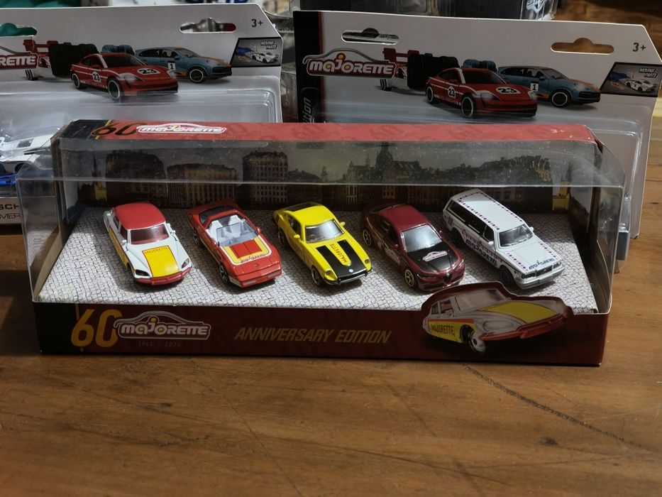 Diorama Majorette com 5 carros