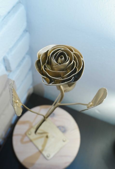 Wieczna Złota Róża Kuta – Prezent na Walentynki – Rękodzieło Unikat