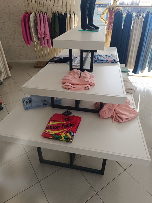 Mesa com 3 divisões para Loja