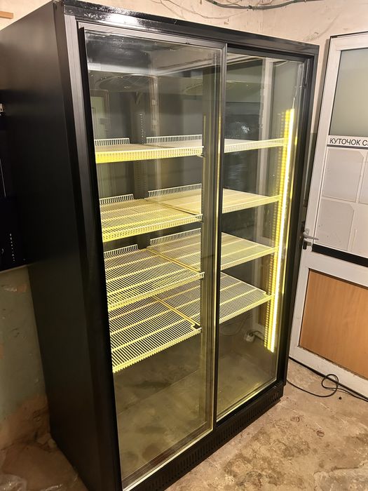 Холодильный шкаф UBC Extra Lardge Витрина холодильник б/у