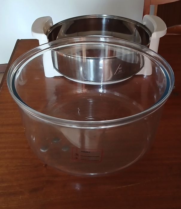 Taça em vidro para quentes com suporte