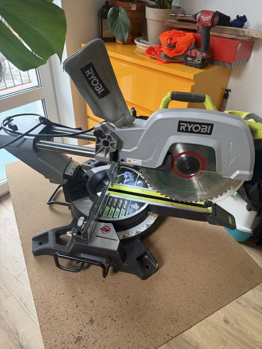 Ukośnica RYOBI piła