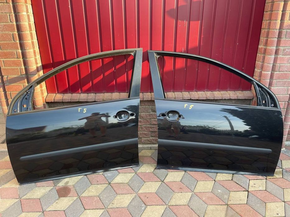 Двері Чорні Volkswagen Golf 5 Хачбек Передні Задні