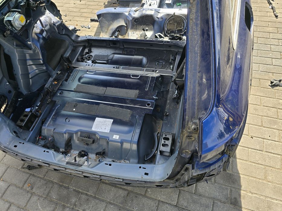 Dupa wanna wnęka koła pas tylny audi a4 b9 G Tron a5 8w gtron