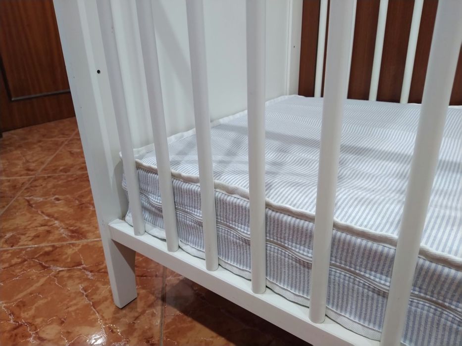 Berço cama para bebé IKEA casa quarto apartamento vivenda carro cozinha escritório gabinete sala.
