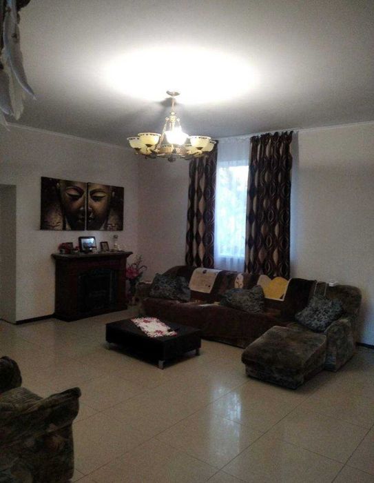 Гарний просторий будинок у передмісті Одеси