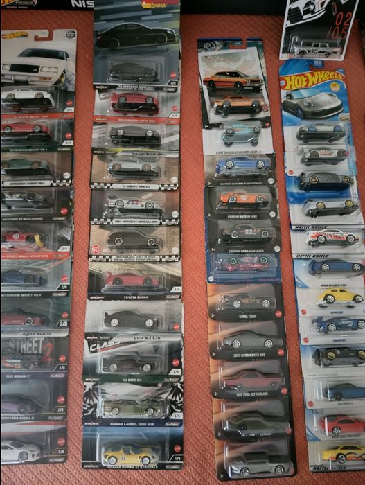 Coleção Diecast 1:64 (Hot Wheels, Pop Race, MiniGT, Tarmac)