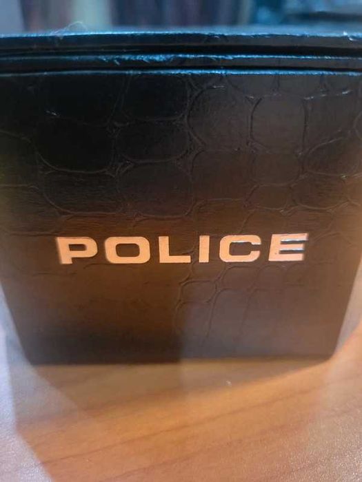 Caixa relógio POLICE. Nova. Preta
