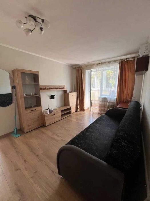 Продам 2-кімнатну квартиру на вул. Віктора Мерзленка, 12.