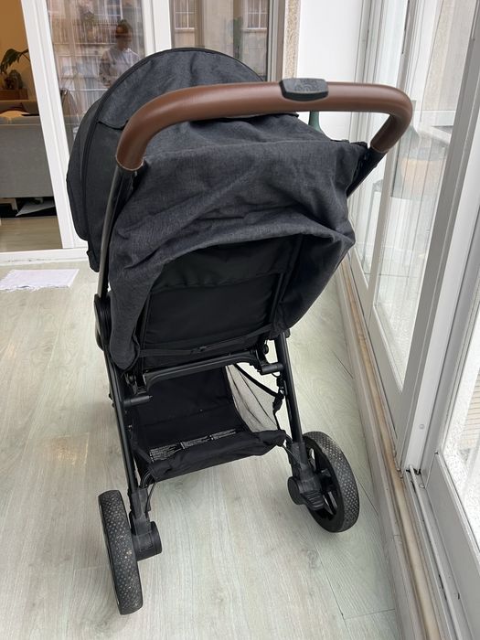 Carrinho de bebe com ovo