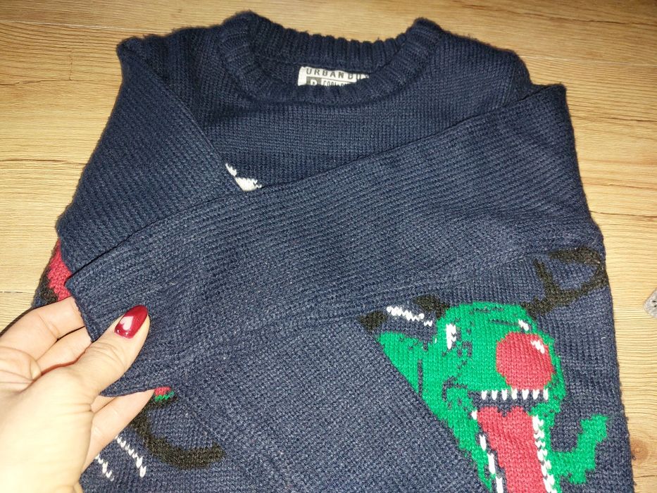 Świąteczny sweter z lampkami