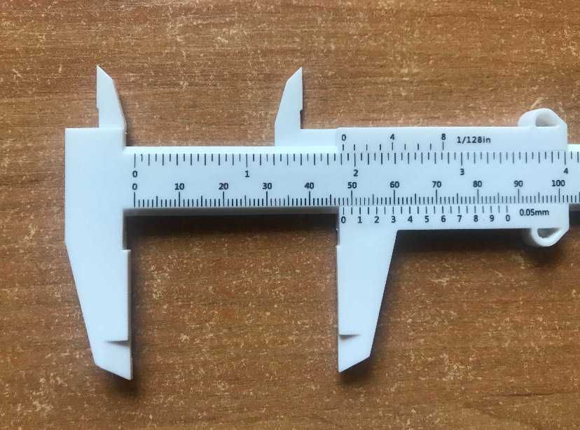 Suwmiarka 150 mm. plastikowa