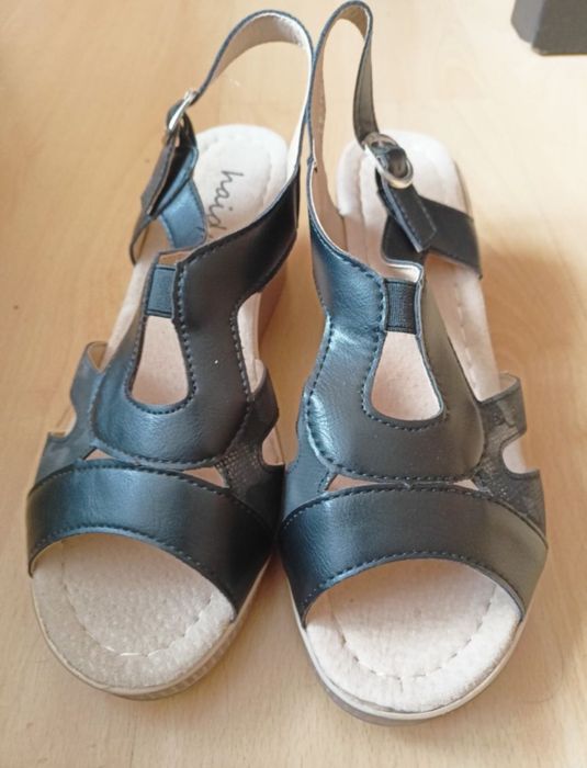 Sandały na koturnie NOWE