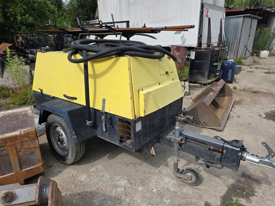 Sprężarka kompresor śrubowy spalinowy CompAir Holman H42 z silnik Deutz diesel.