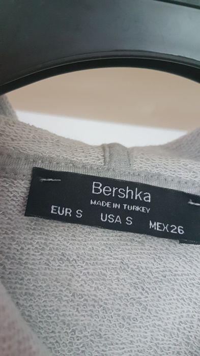 Bluza Bershka krótka z dziurami