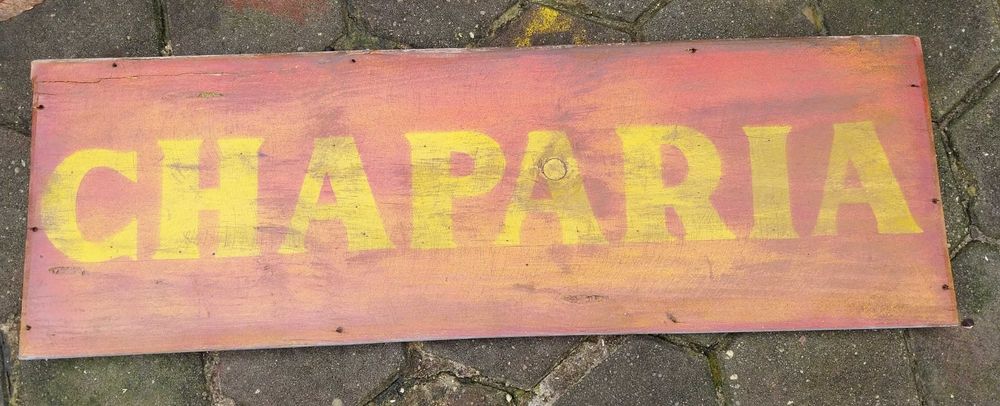 Placa antiga em madeira: Chaparia