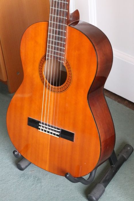 Yamaha CG100.