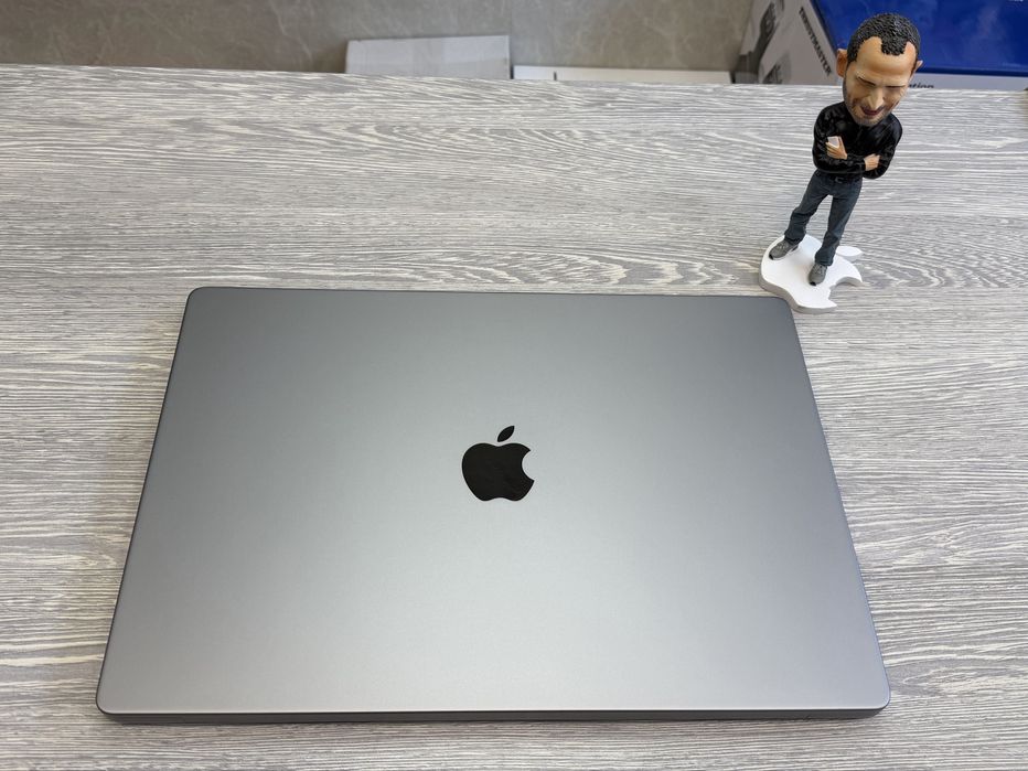 MacBook Pro 16  M1 Pro / RAM 16 / 10 CPU / 16 GPU / SSD 512 GB / Space Grey