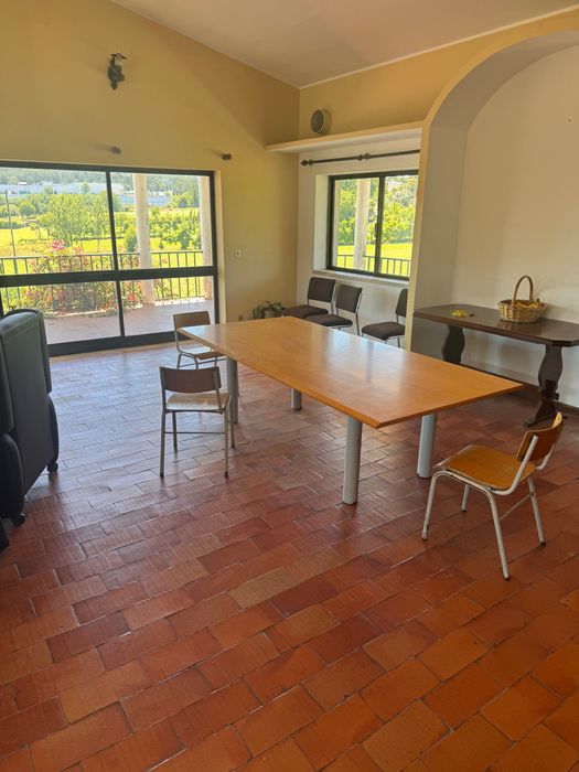 Alugar quarto em pequena quinta com área de lazer