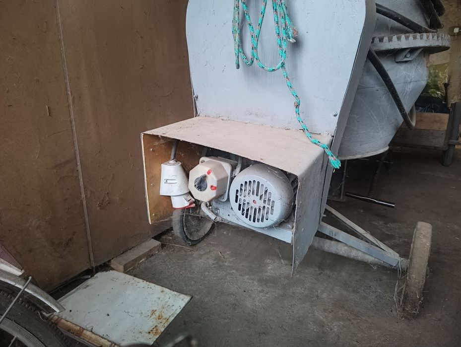 Betoniarka  , sprawna garażowania w stodole