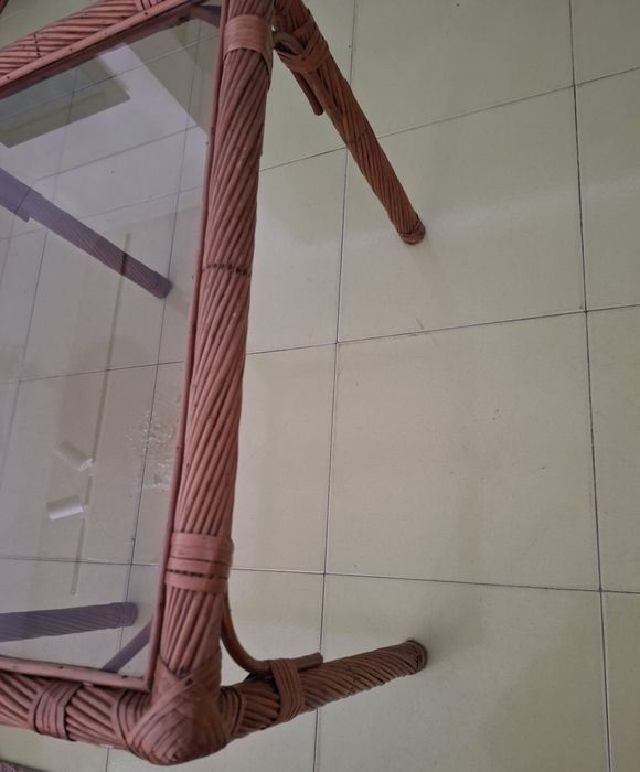 Mesa de centro retangular com vidro