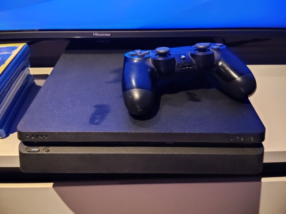 Konsola ps4 + 4 gry