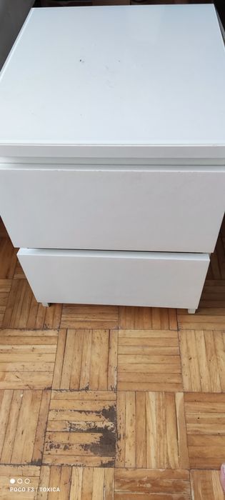Mesa de cabeceira com vidro