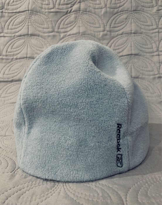 Шапка Reebok.