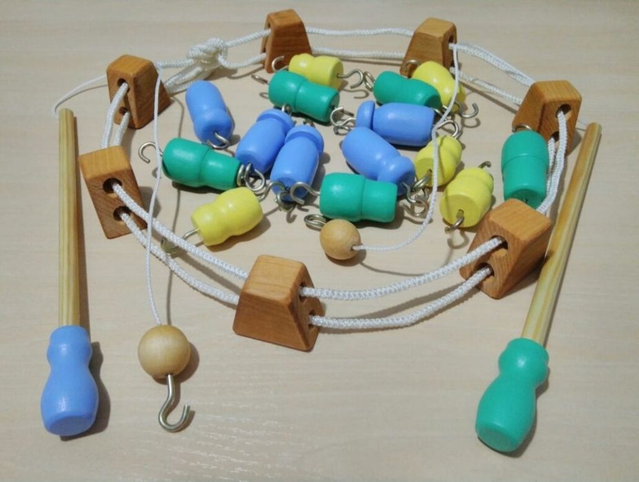 Іграшки Монтессорі для раннього розвитку