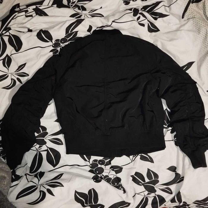 Чорний бомбер розмір M