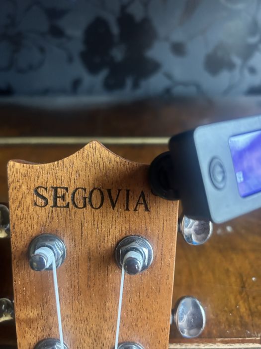 Ukulele pokrowiec + stroik do gitary