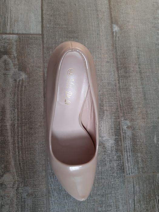 Туфлі бежеві, високий каблук