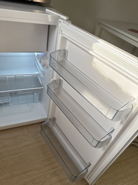 Frigorífico VOX KS1100E (Estático - 82 cm -89 L -Branco)