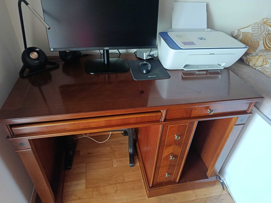 secretária para computador em muito bom estado