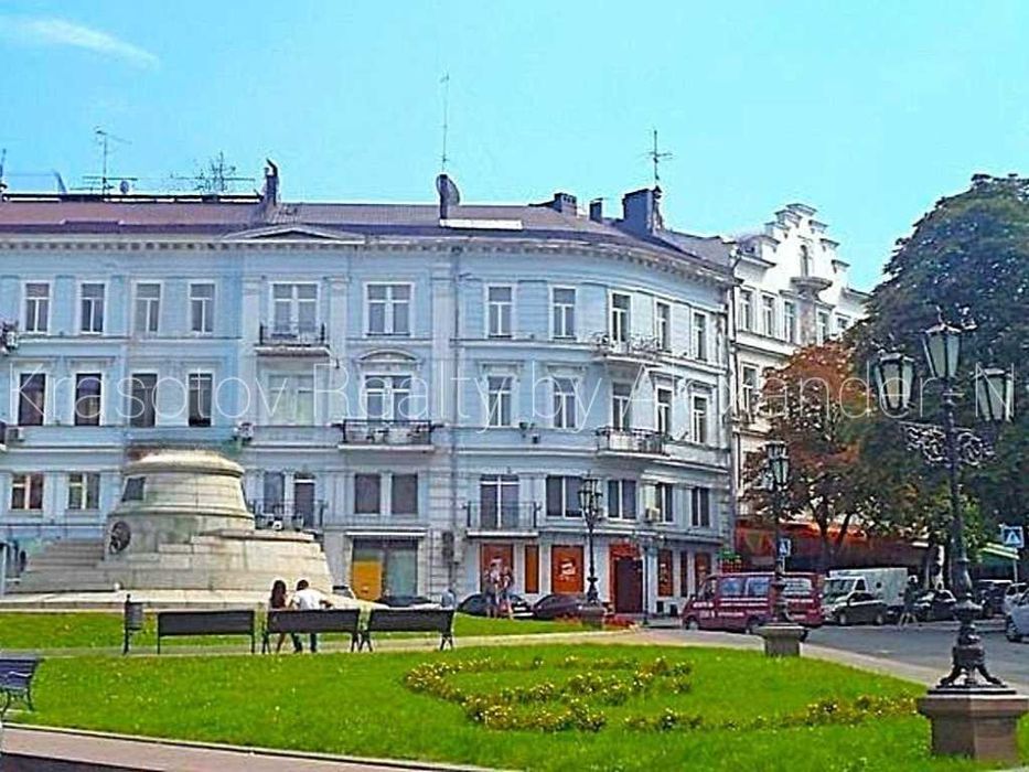 Екатерининская пл.: сдам просторную 2к квартиру в историческом центре!