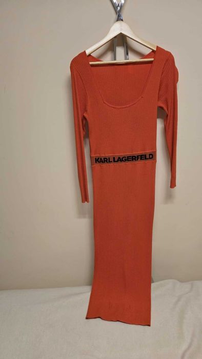 Piękna czerwona sukienka