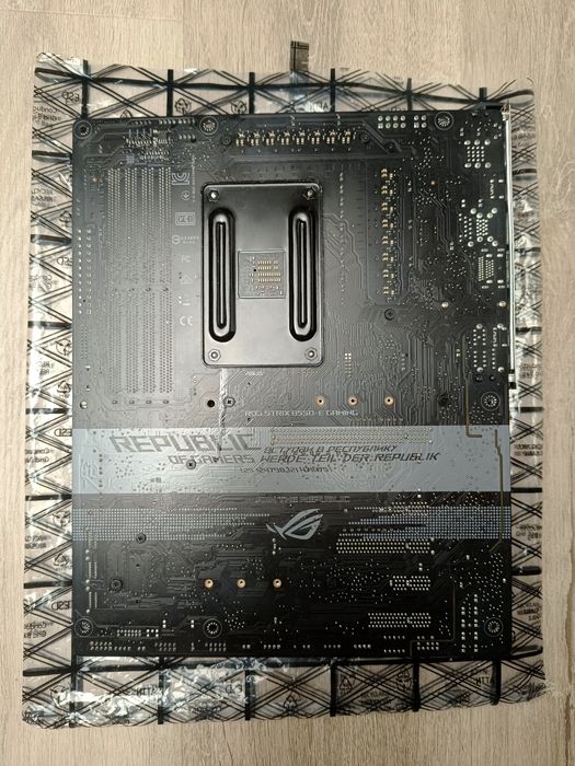 ASUS ROG Strix B550-E Gaming AM4 ATX - Para Reparar