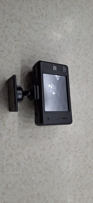 Зеркало заднего вида с экраном и регистратор