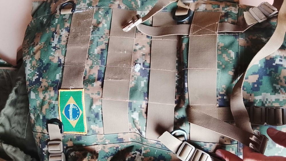 Mala/Mochila Tática Camuflada – Grande Capacidade