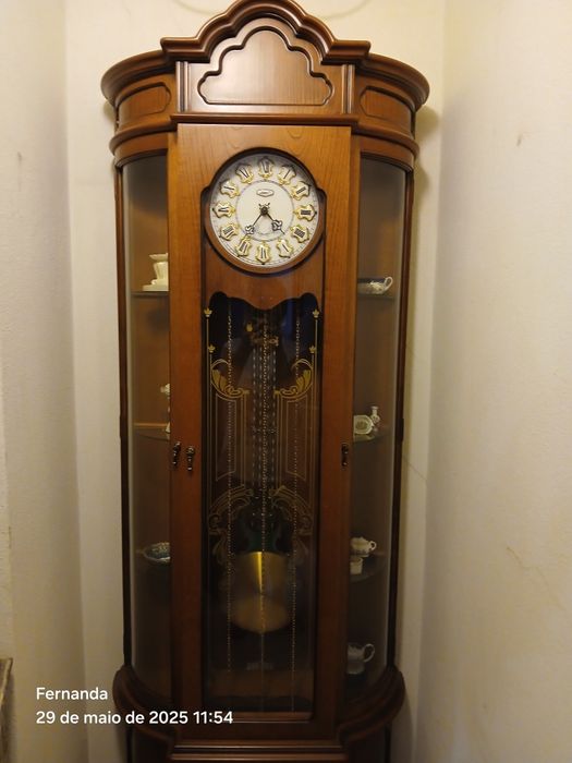 Móvel de sala - relógio Arauto com pesos e pêndulo,