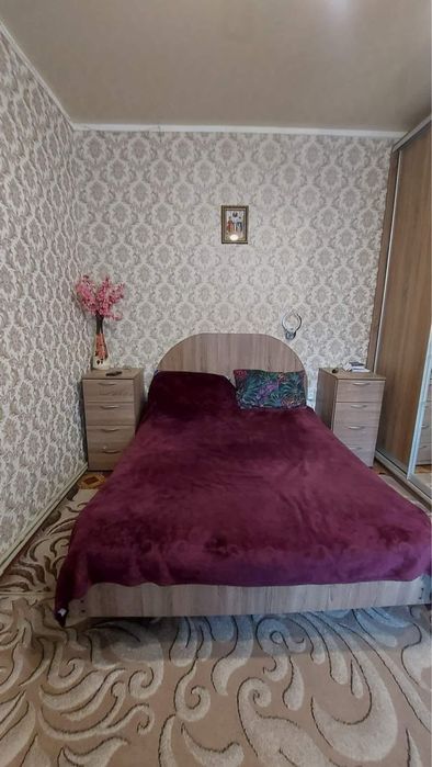 Продам 1/2 частину будинку з гаражем