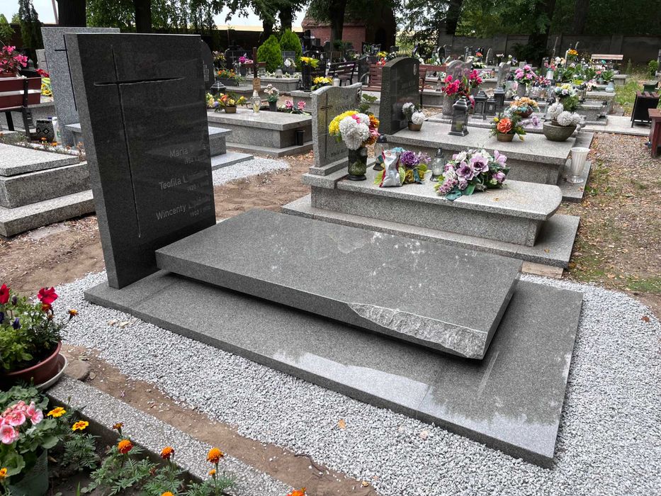 Nagrobek granitowy IVORY FANTASY