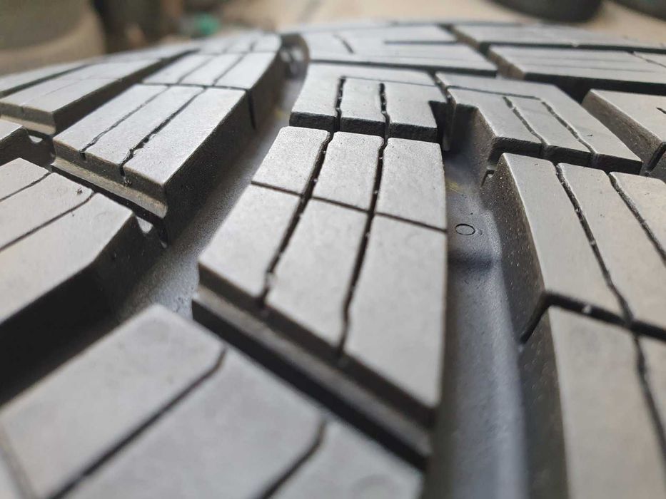2x Continental Allseason Contact 2  225/40r18  7,4mm