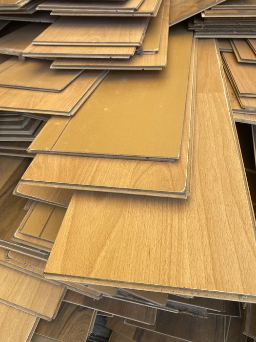 Ламінат б/у  темний  8-5 кв.